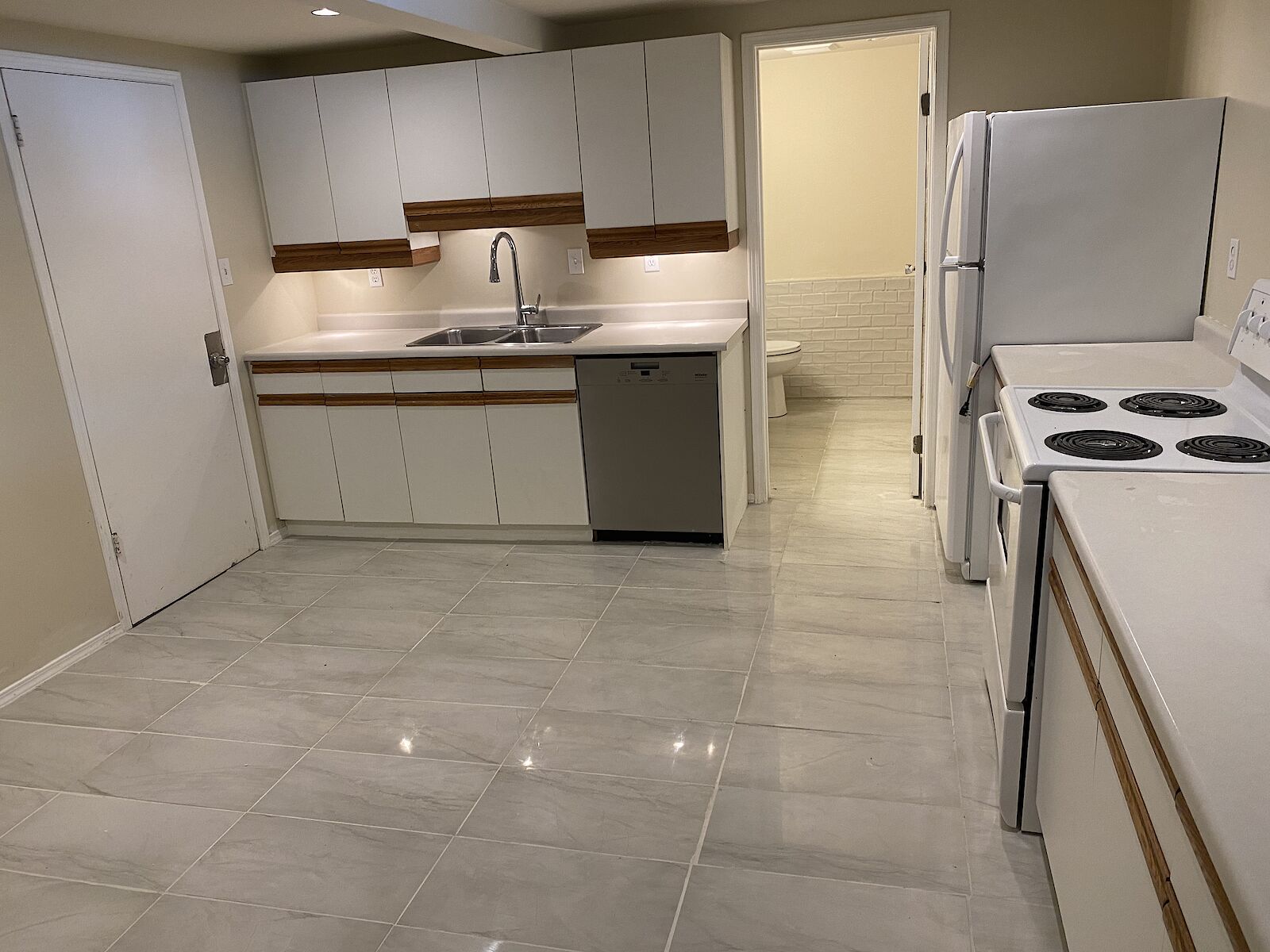 Calgary 2 bedrooms Basement for rent. Property photo: 101329-1