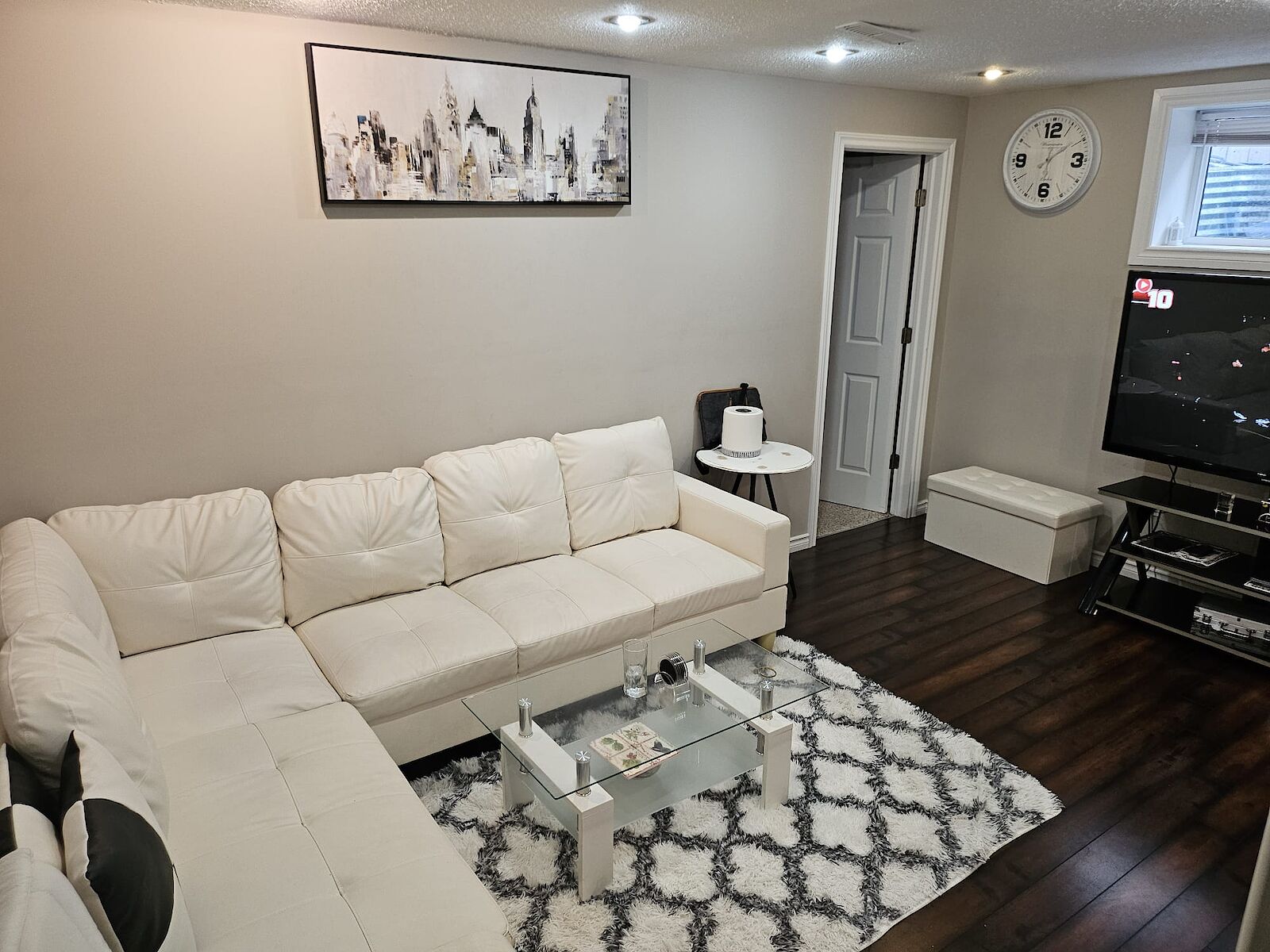 Calgary 2 bedrooms Basement for rent. Property photo: 101920-1