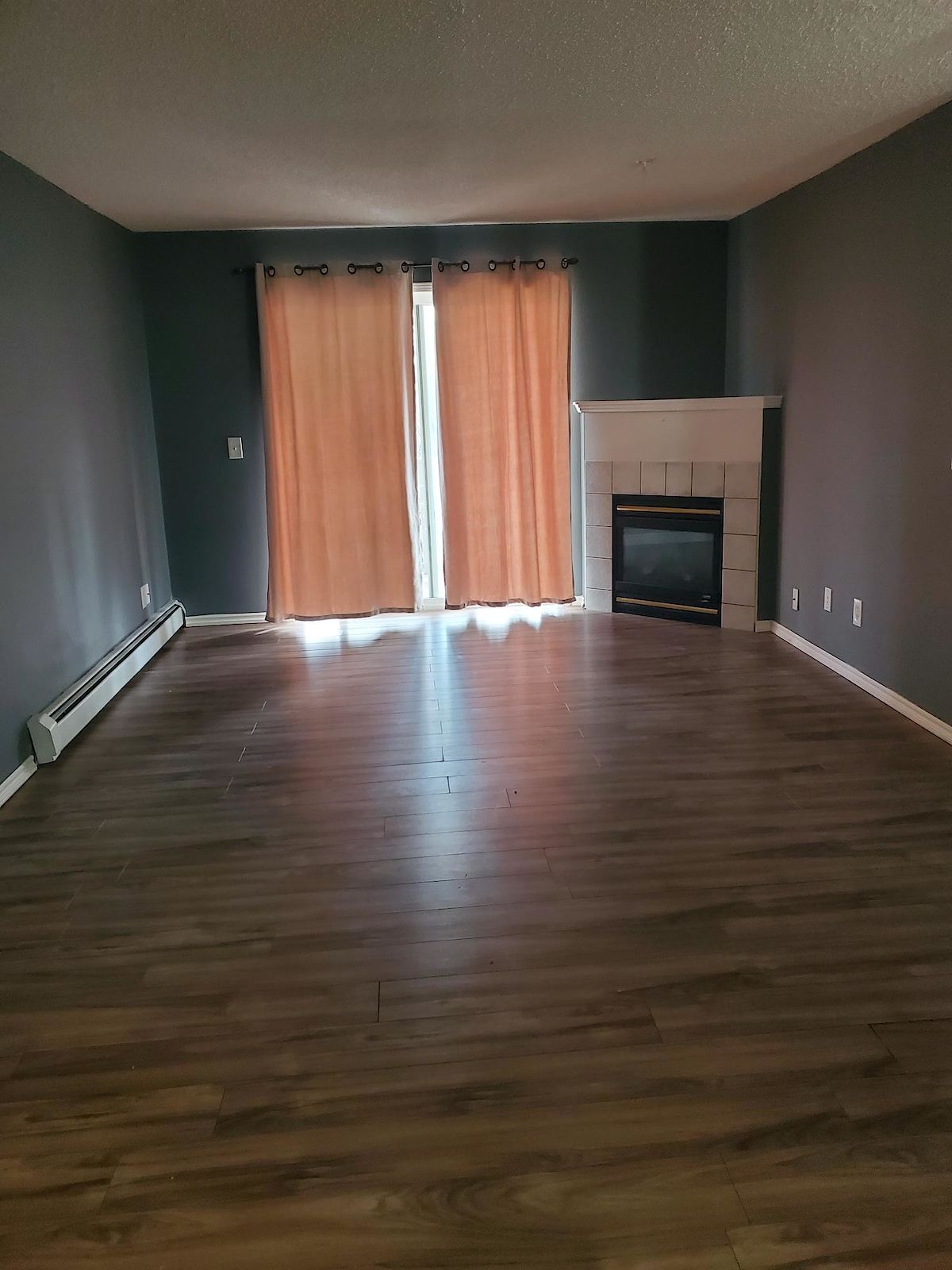 Calgary 2 bedrooms Condo Unit for rent. Property photo: 102052-1