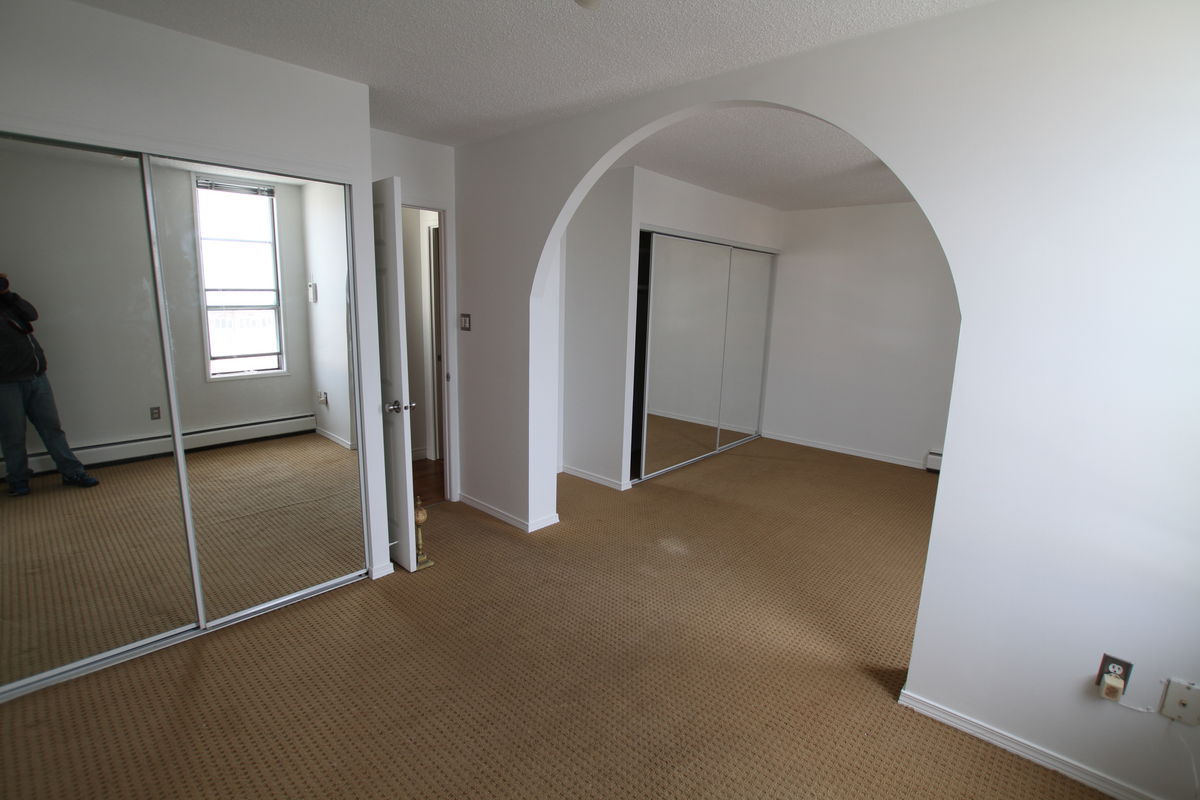 Calgary 2 + Den bedrooms Condo Unit for rent. Property photo: 102233-1