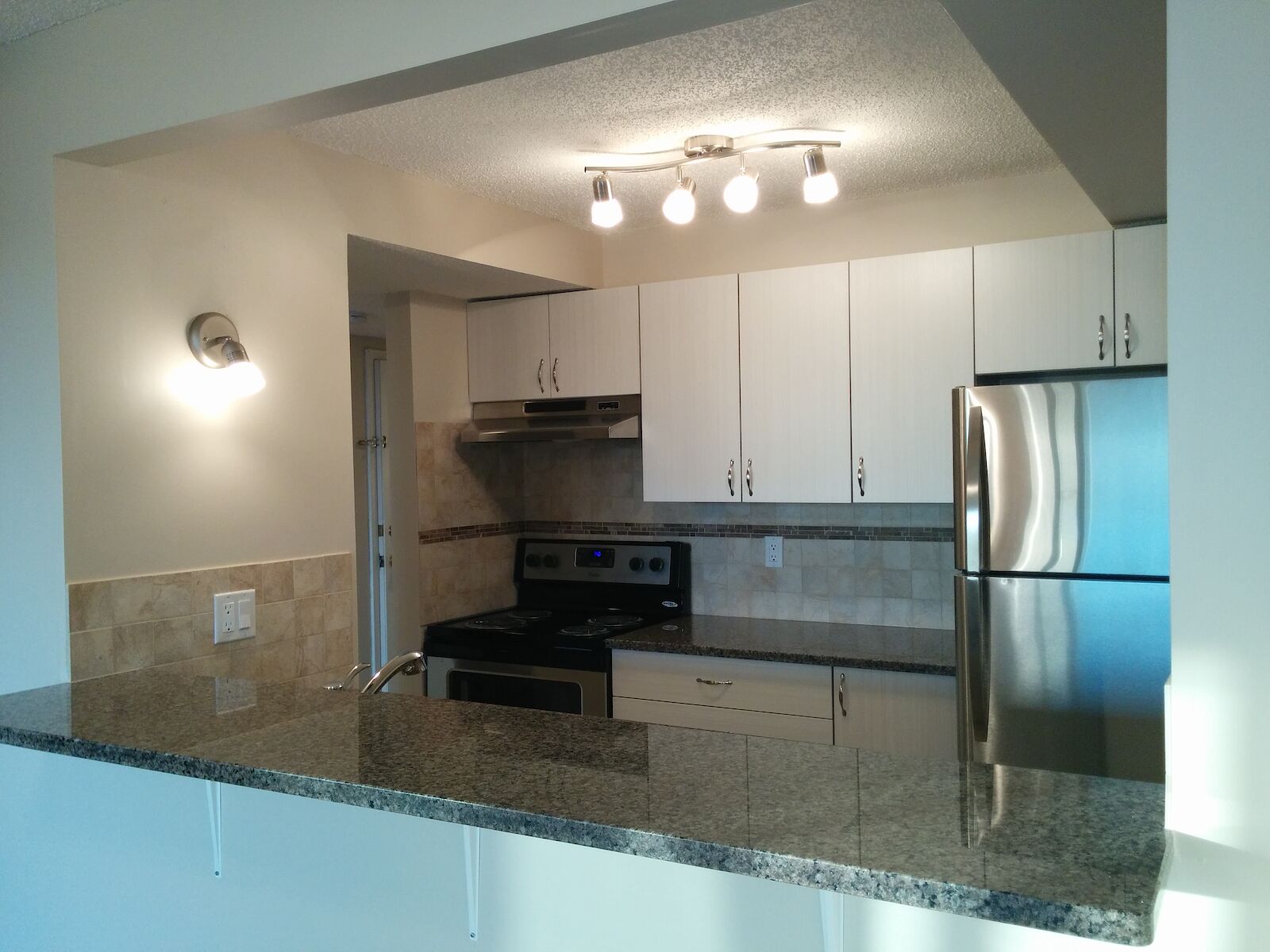 Calgary 1 bedroom Condo Unit for rent. Property photo: 103554-1