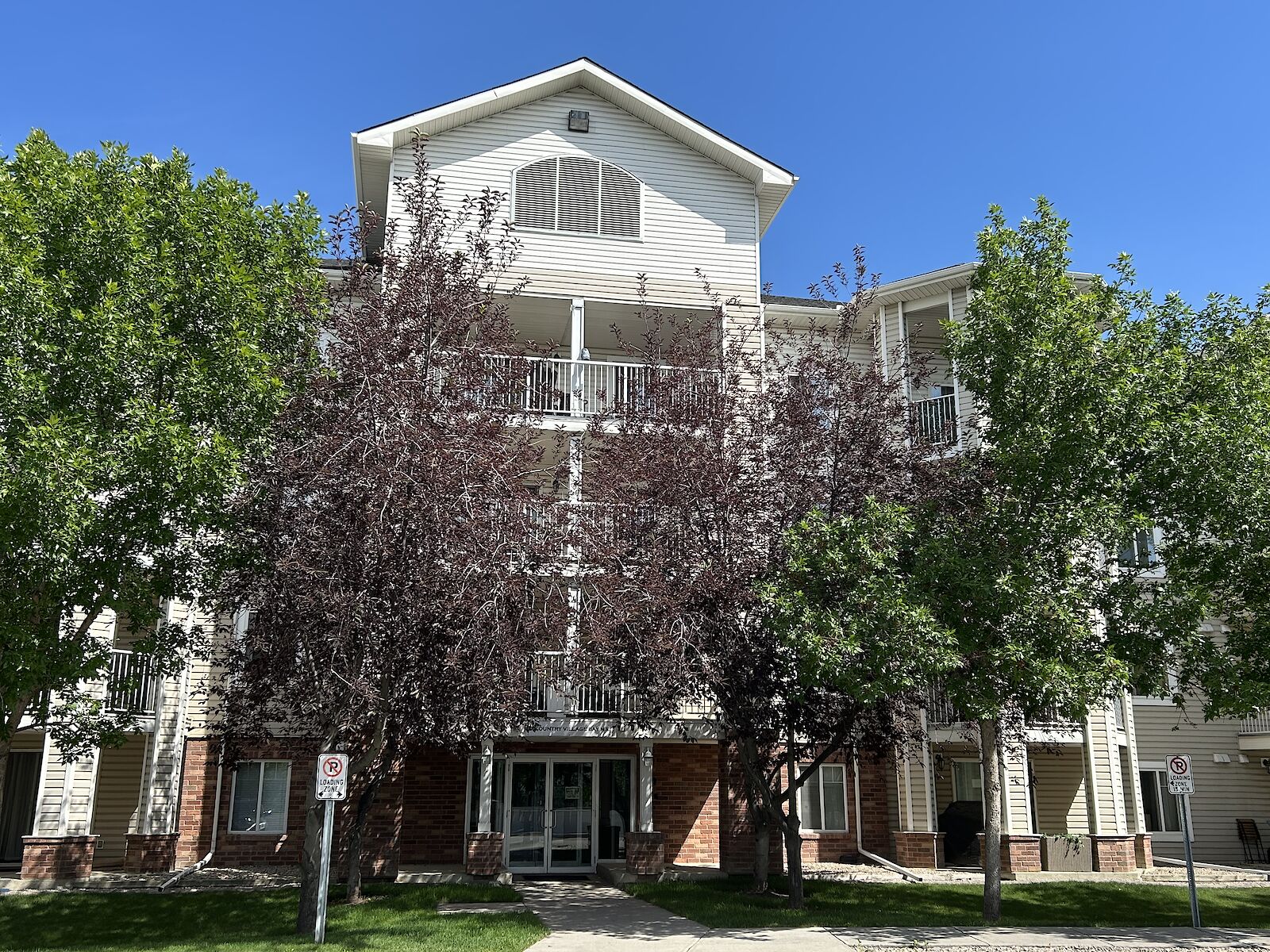 Calgary 2 + Den bedrooms Condo Unit for rent. Property photo: 103636-1