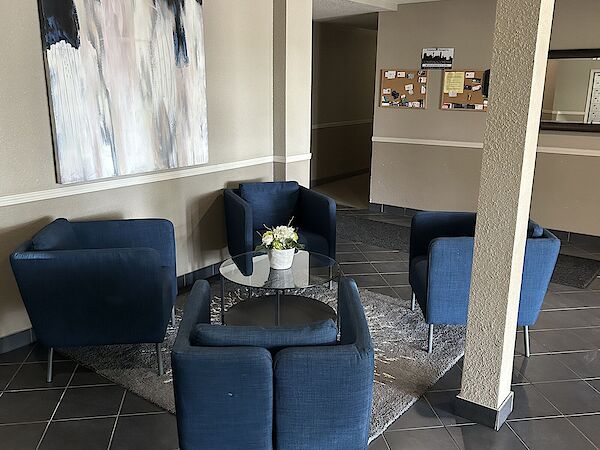 Calgary 2 + Den bedrooms Condo Unit for rent. Property photo: 103636-3