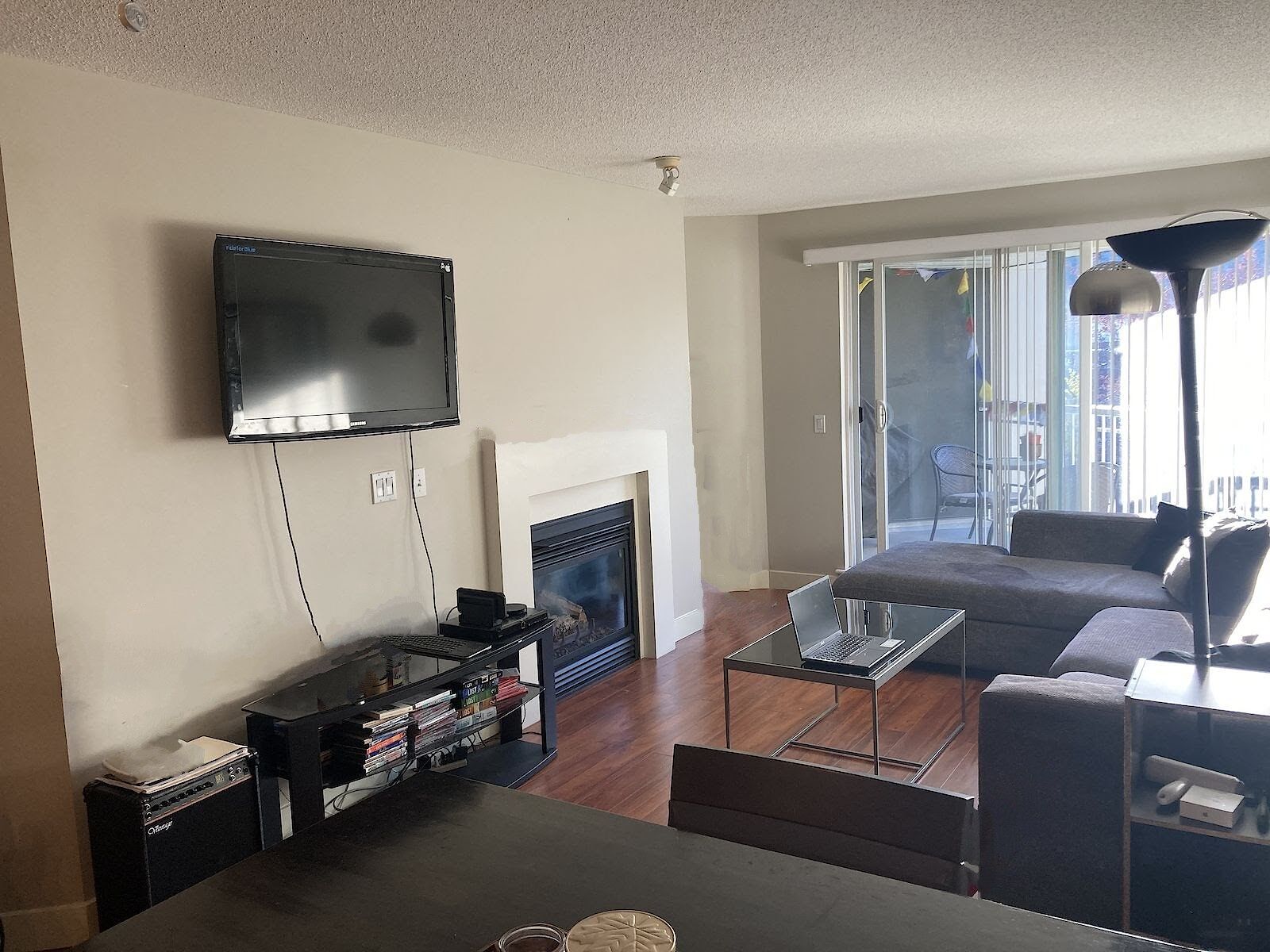 Calgary 1 + Den bedrooms Condo Unit for rent. Property photo: 105222-1
