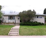 Open Concept Main Floor.  Great location and yard, Aug 1! — Rosscarrock, Calgary