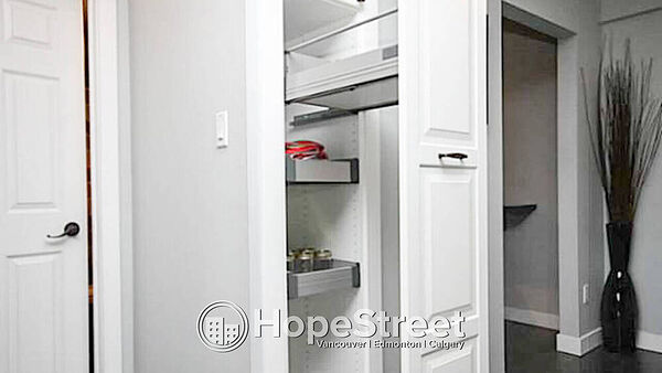 Calgary 1 bedroom Condo Unit for rent. Property photo: 105782-2