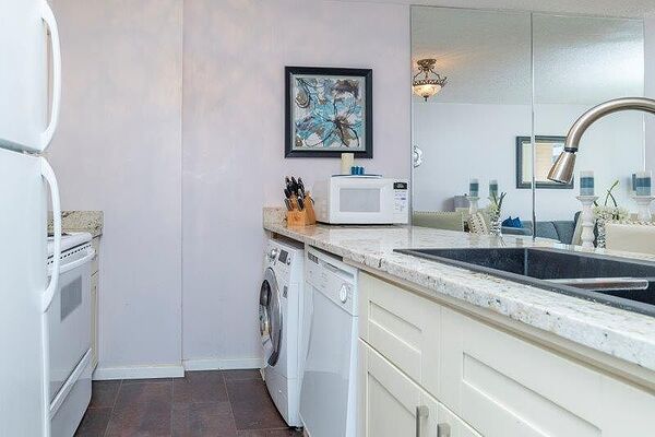 Calgary 2 bedrooms Condo Unit for rent. Property photo: 105956-3