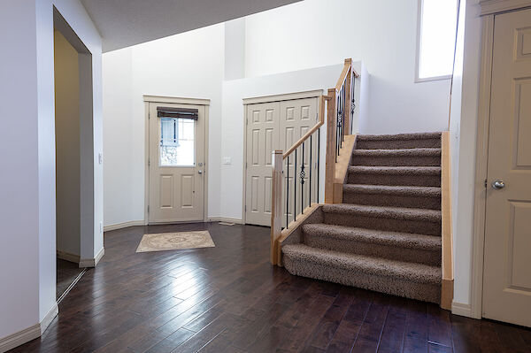 Calgary 4 + Den bedrooms House for rent. Property photo: 106660-3