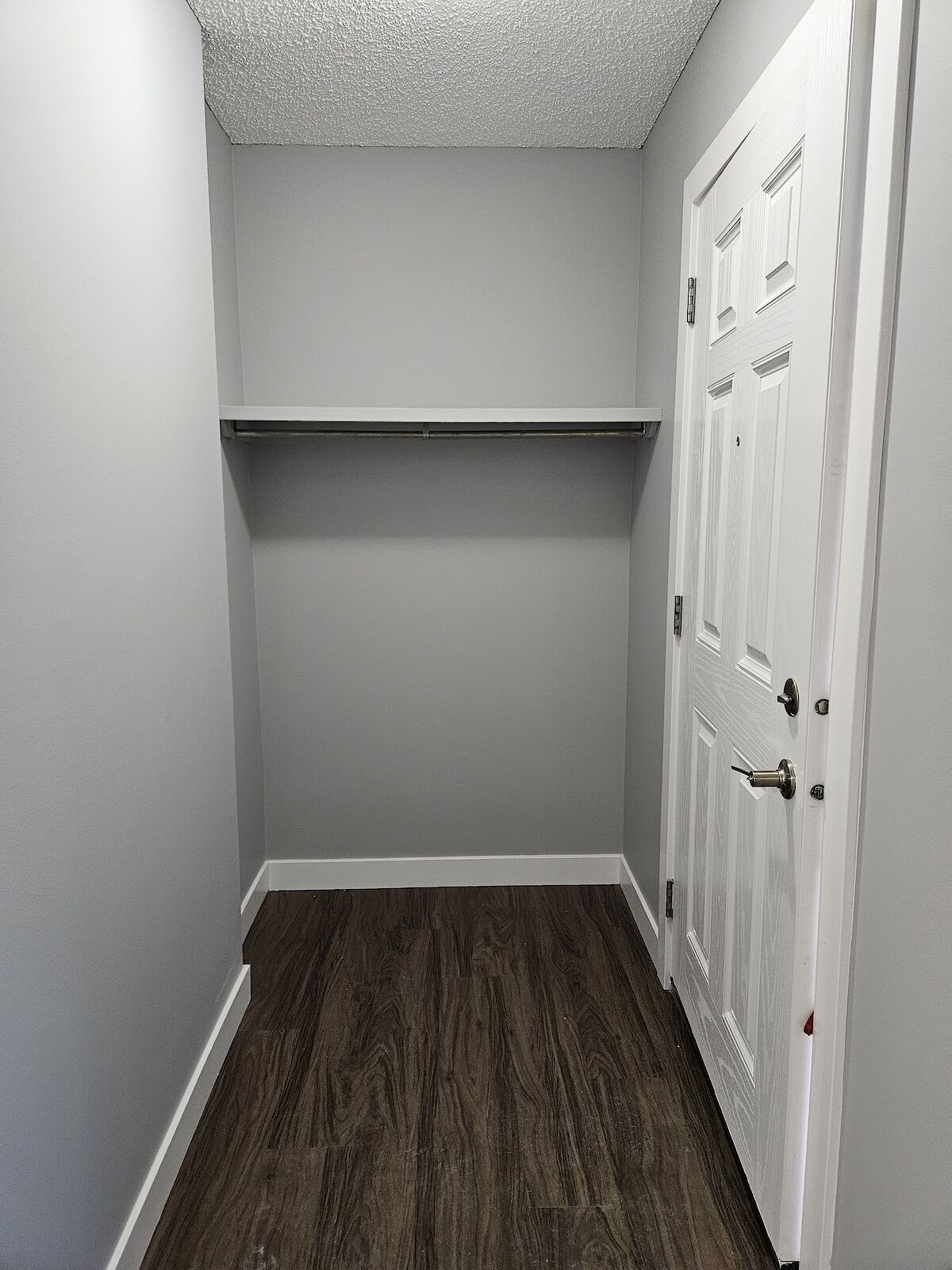 Calgary 2 bedrooms Condo Unit for rent. Property photo: 106855-1