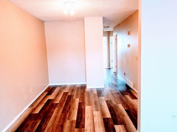 Calgary 3 bedrooms Duplex for rent. Property photo: 108068-2