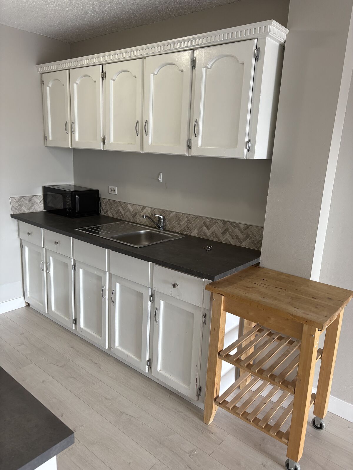 Calgary 1 bedroom Condo Unit for rent. Property photo: 108590-1