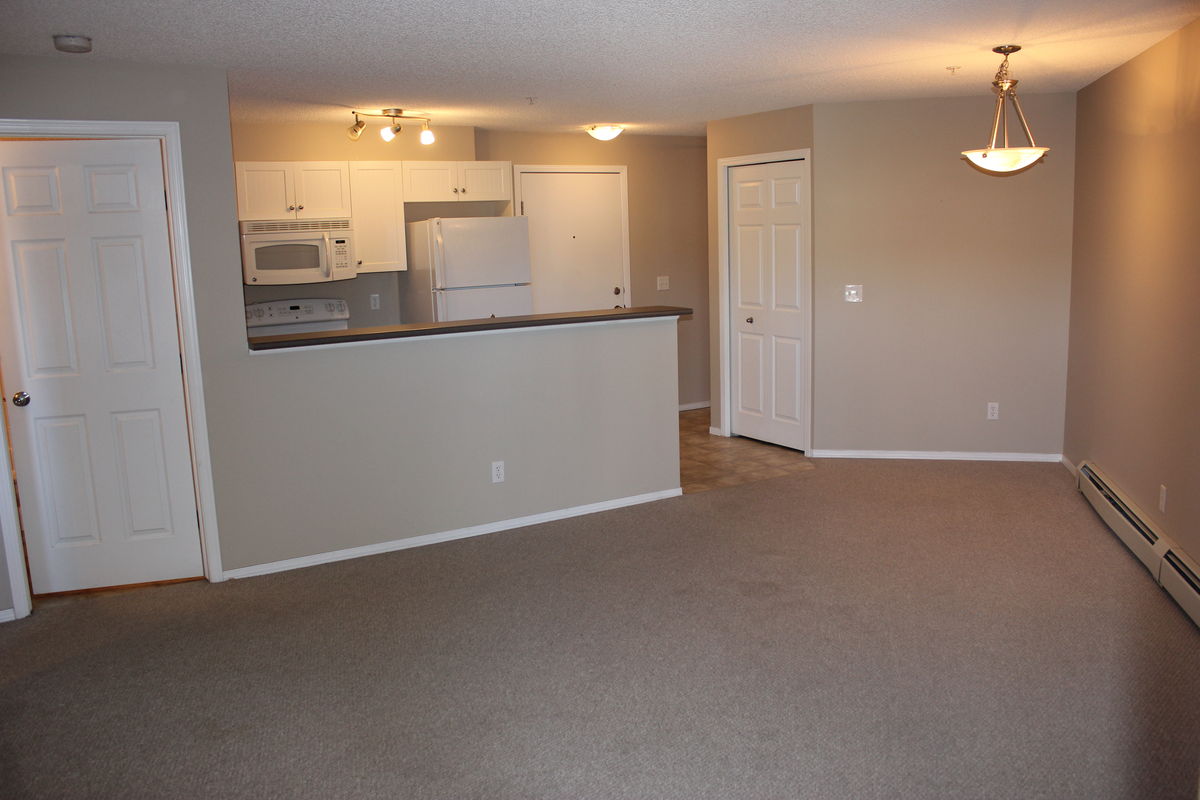 Calgary 1 + Den bedrooms Condo Unit for rent. Property photo: 108653-1