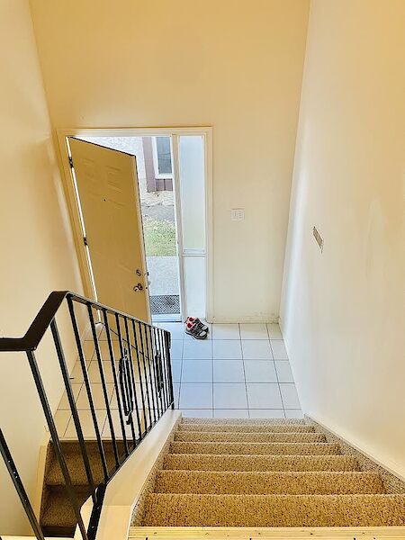 Calgary 3 bedrooms Townhouse for rent. Property photo: 10900-3