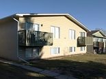 LOCATION, LOTS of SPACE  -  BRIGHT 3 BEDROOM  SOUTHWOOD TOWNHOUSE-