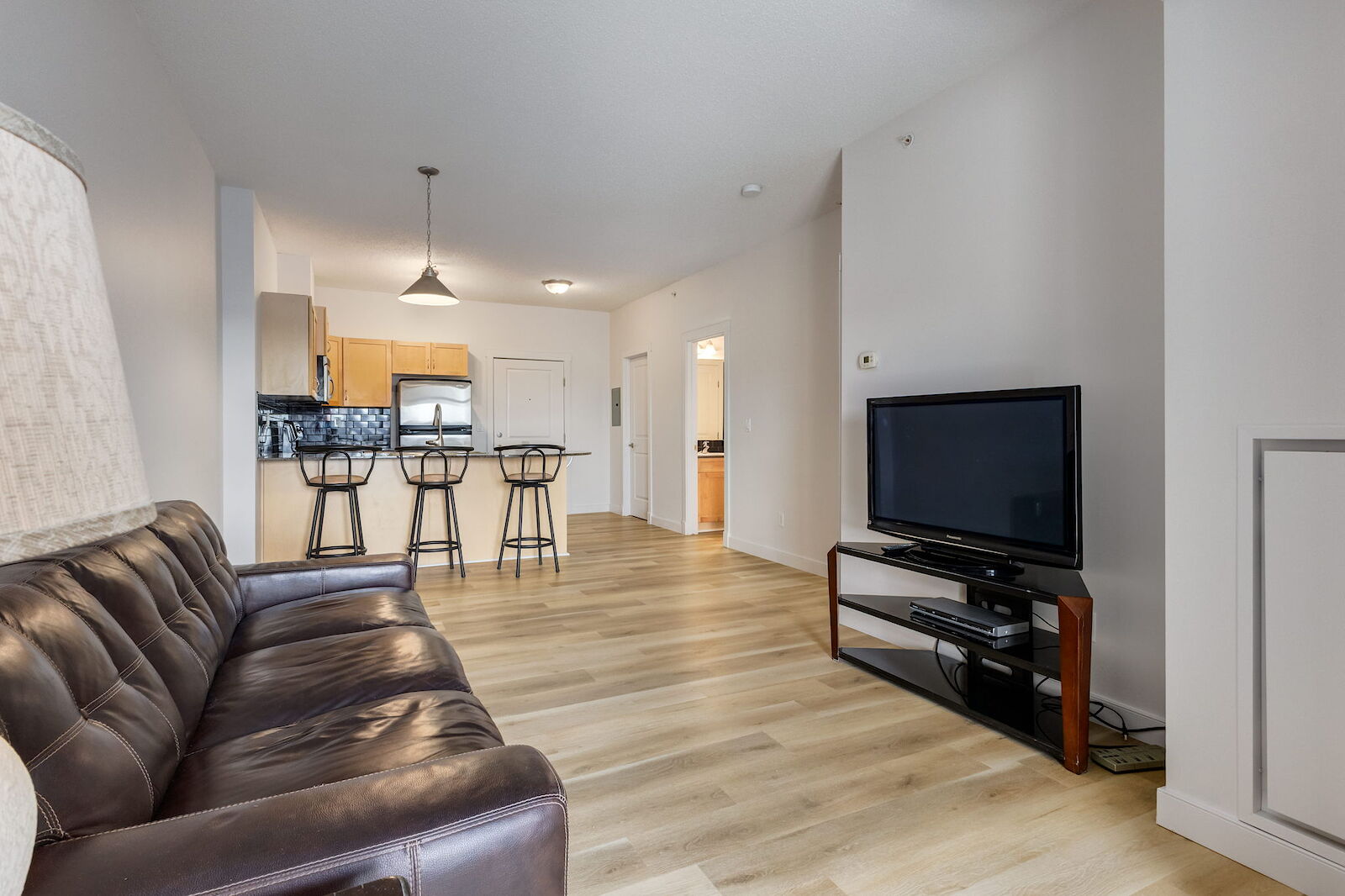 Calgary 2 bedrooms Condo Unit for rent. Property photo: 10916-1