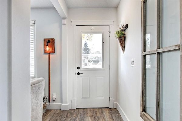 Calgary 2 bedrooms House for rent. Property photo: 110752-2