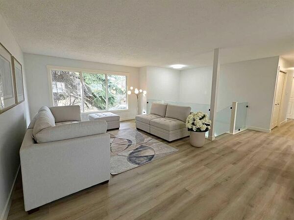 Calgary 5 bedrooms House for rent. Property photo: 110911-3