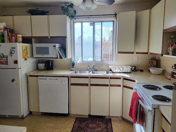 Calgary 2 bedrooms Room For Rent for rent. Property photo: 11134-3
