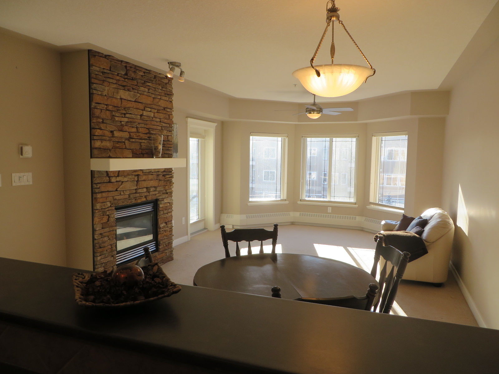 Calgary 1 + Den bedrooms Condo Unit for rent. Property photo: 112263-1
