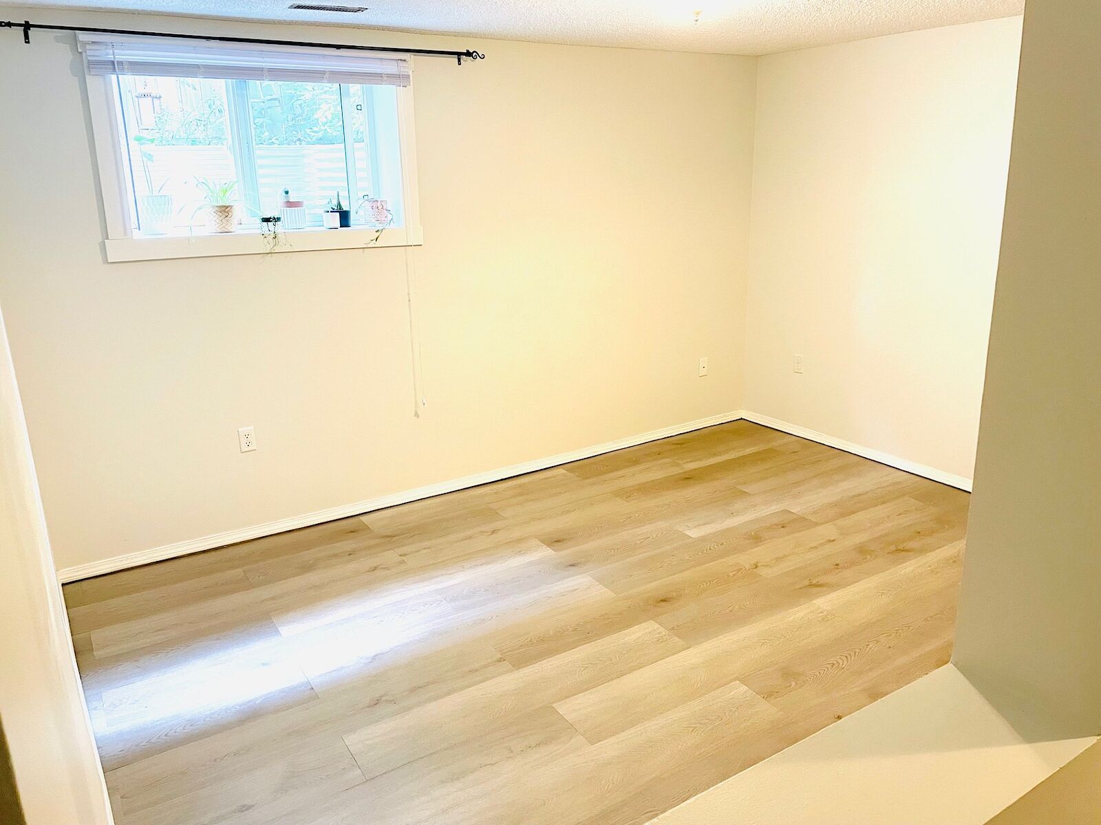 Calgary 2 bedrooms Basement for rent. Property photo: 112443-1