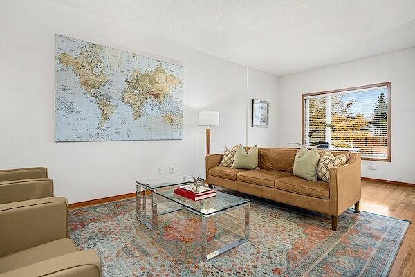 Calgary 4 bedrooms House for rent. Property photo: 112708-3
