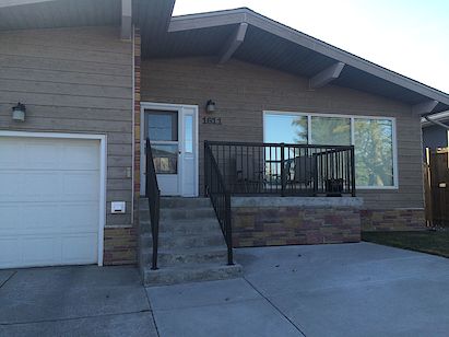 Rosscarrock/Westgate House Rental, close to LRT-45 St & 17th Ave