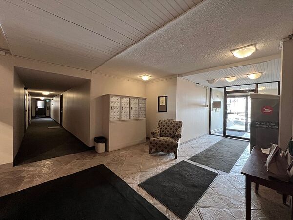 Calgary 1 bedroom Apartment for rent. Property photo: 114019-2