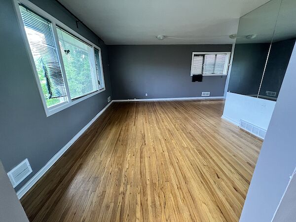 Calgary 2 bedrooms Main Floor for rent. Property photo: 114838-2