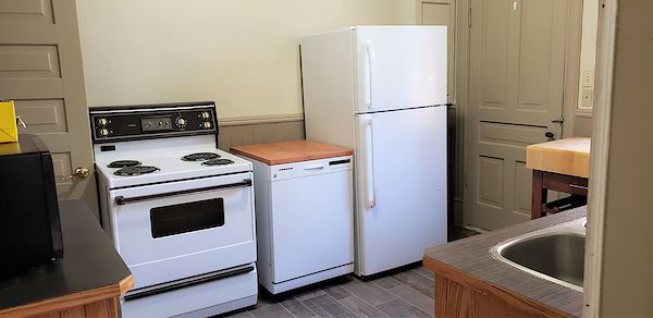 Calgary 4 bedrooms House for rent. Property photo: 114909-2