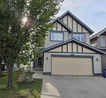 Beautiful house with Walk-out Basement in Evanston — Evanston, Calgary