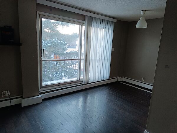 Calgary 1 bedroom Apartment for rent. Property photo: 117941-3
