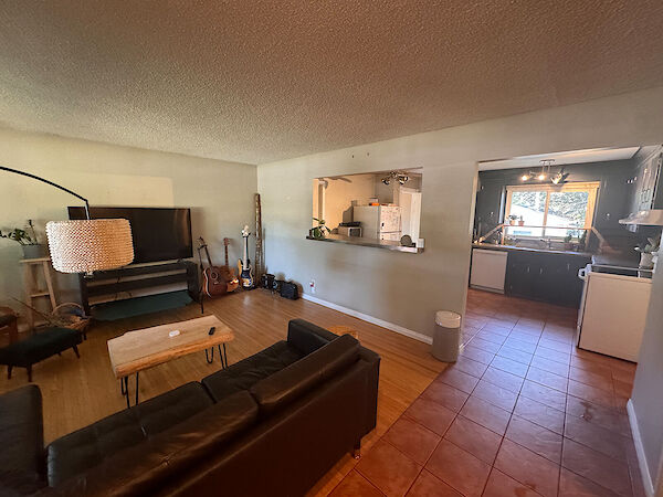 Calgary 2 + Den bedrooms Main Floor for rent. Property photo: 118536-3