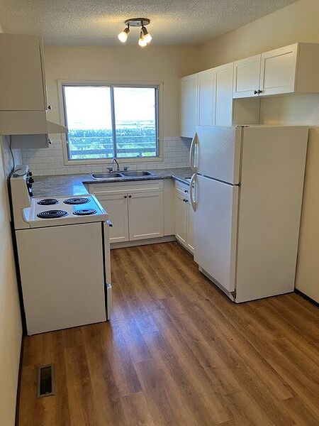 Calgary 2 bedrooms Duplex for rent. Property photo: 118671-3