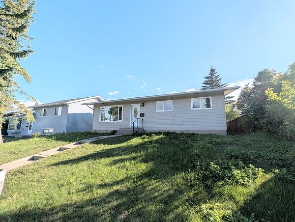 Calgary 4 + Den bedrooms House for rent. Property photo: 119967-2