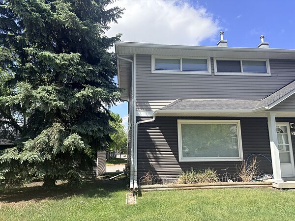 Calgary 2 bedrooms Townhouse for rent. Property photo: 120111-2