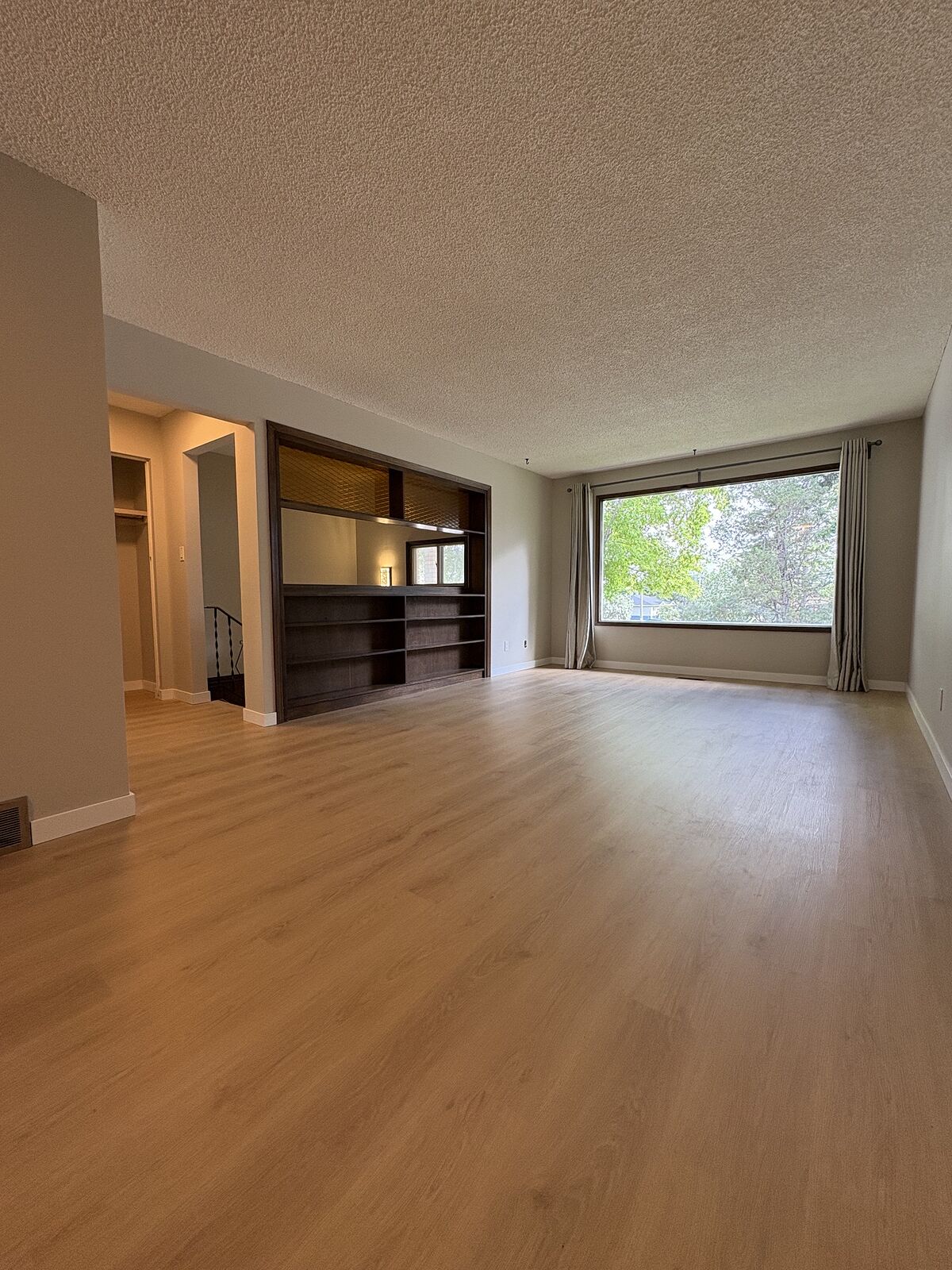 Calgary 2 bedrooms Main Floor for rent. Property photo: 121121-1