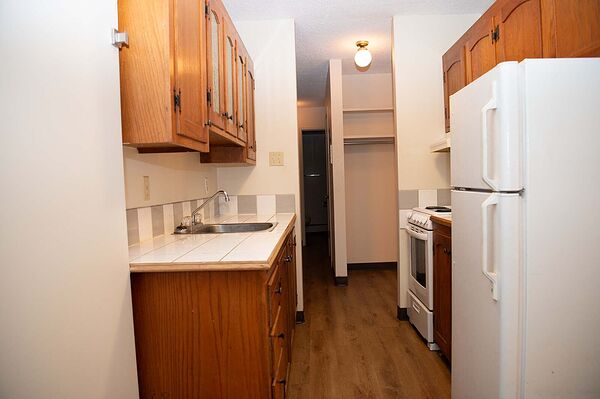Calgary 1 bedroom Apartment for rent. Property photo: 121385-2