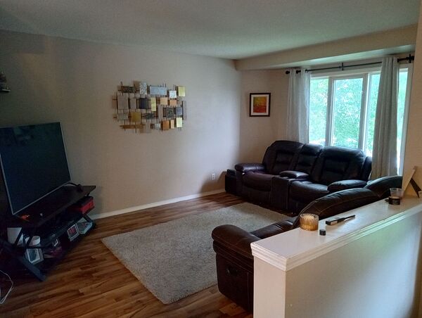 Calgary 3 bedrooms House for rent. Property photo: 122321-2