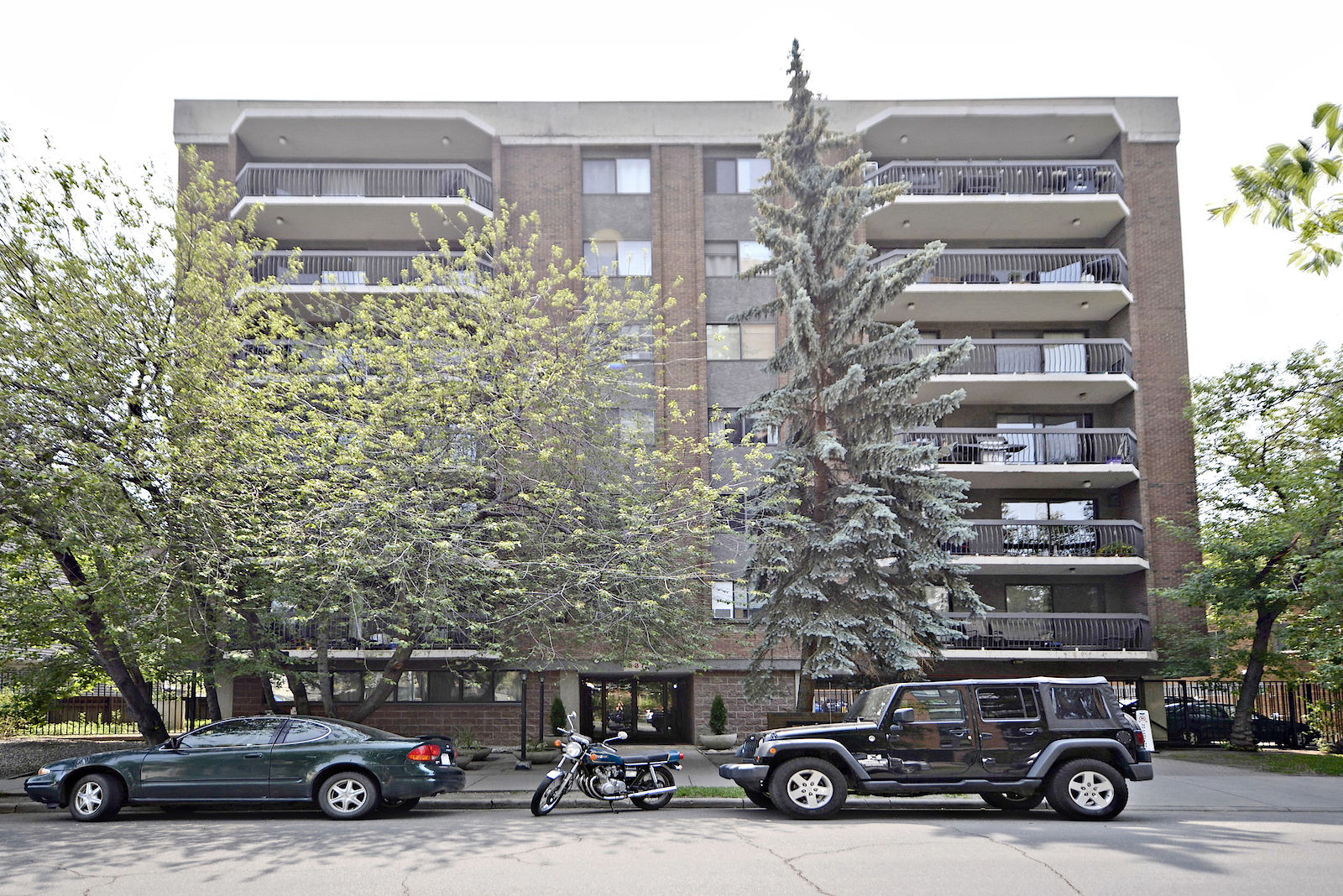 Calgary 2 bedrooms Condo Unit for rent. Property photo: 123423-1