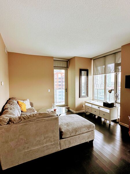 Calgary 2 bedrooms Condo Unit for rent. Property photo: 123680-3