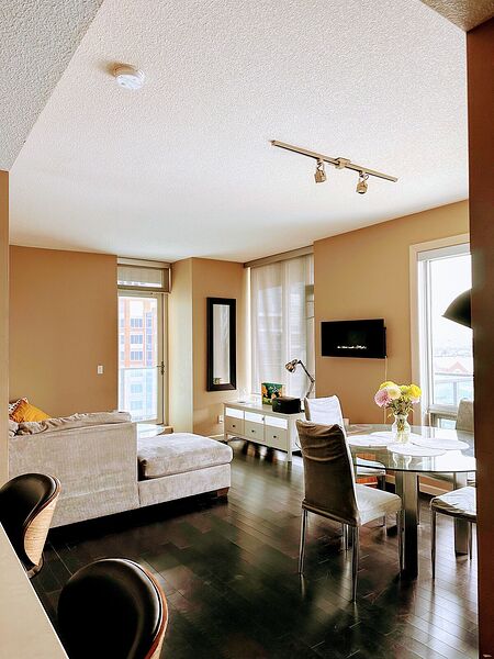 Calgary 2 bedrooms Condo Unit for rent. Property photo: 123680-2