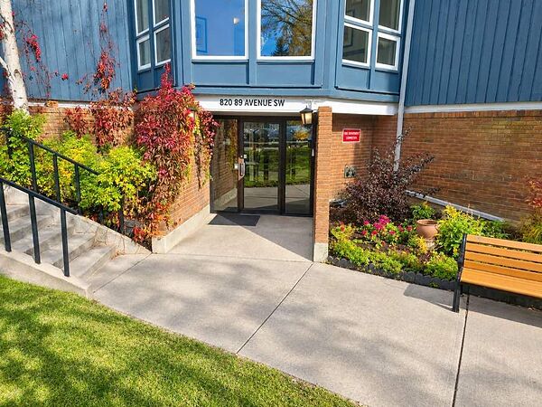 Large One Bedroom Condo In Haysboro