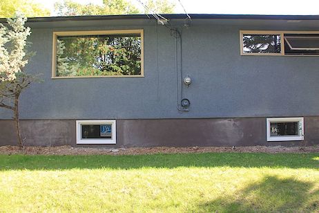 Prestigious Charleswood Lower level for rent; Walk to UC, LRT.