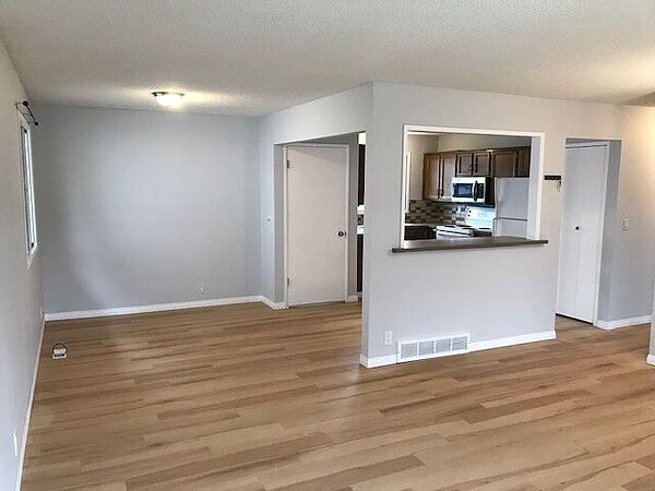Calgary 3 bedrooms Main Floor for rent. Property photo: 125168-2
