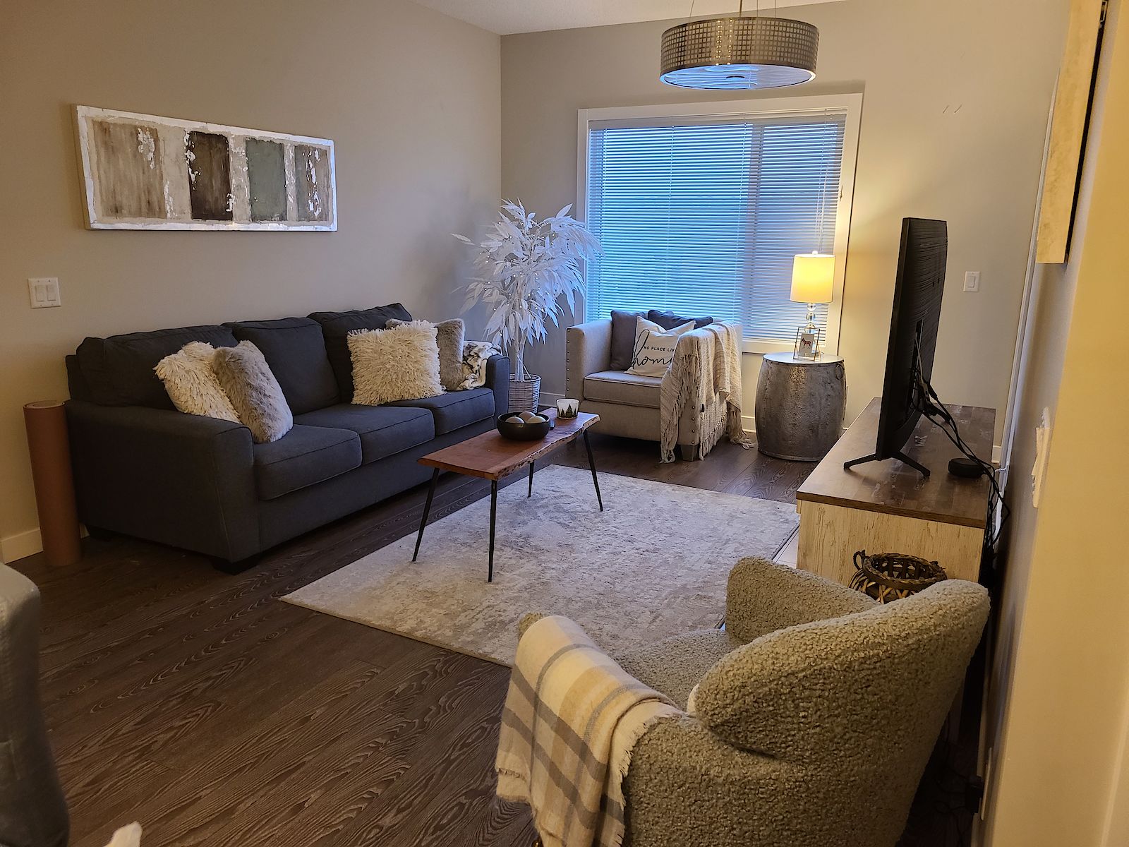 Calgary 2 bedrooms Condo Unit for rent. Property photo: 125431-1