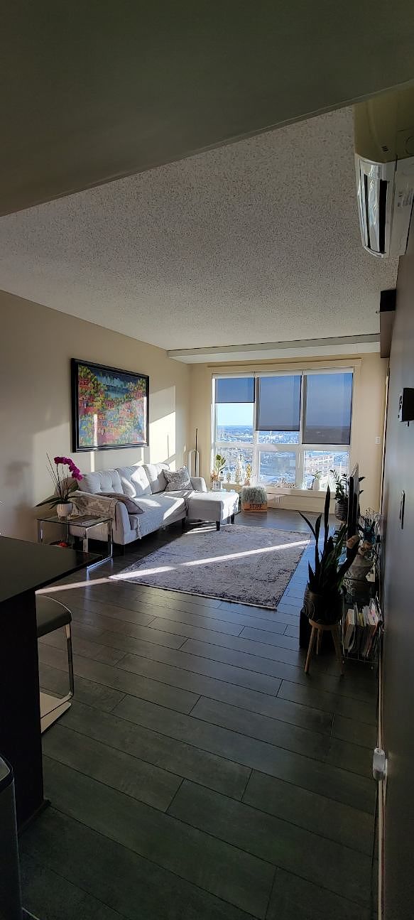 Calgary 1 + Den bedrooms Condo Unit for rent. Property photo: 126509-1
