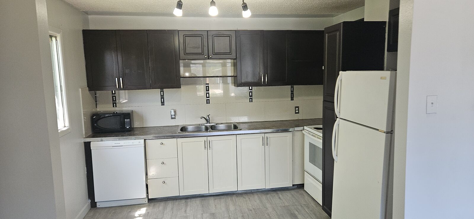 Calgary 3 bedrooms Apartment for rent. Property photo: 127098-1