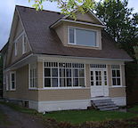 BANKVIEW 2 BEDROOM LOWER FLOOR SUITE (house) RENOVATED $1250/MONTH, AVAIL OCT 1