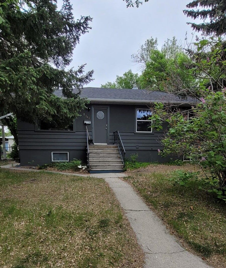 Calgary 3 + Den bedrooms Main Floor for rent. Property photo: 12865-1