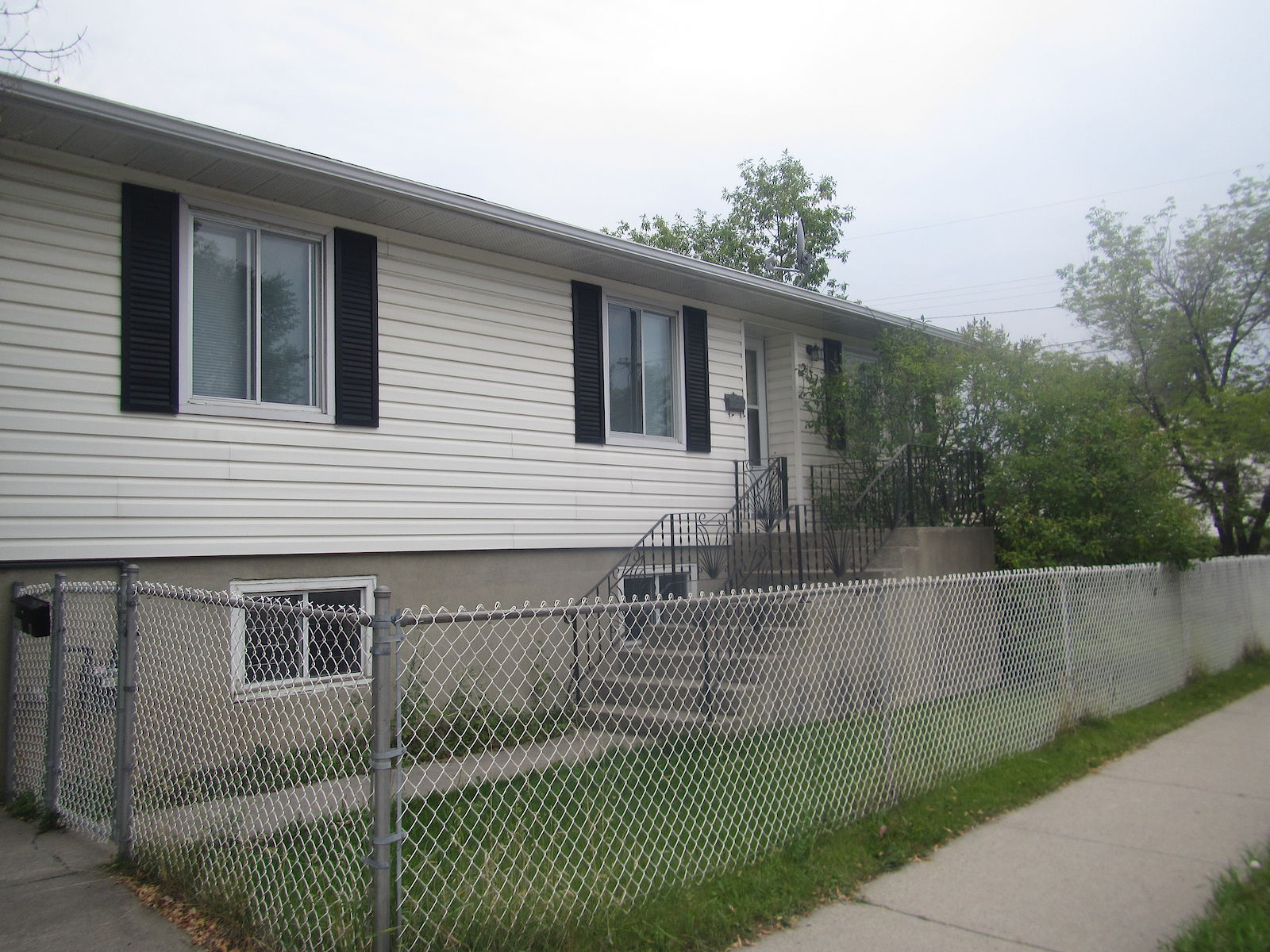 Calgary 2 bedrooms Basement for rent. Property photo: 128998-1
